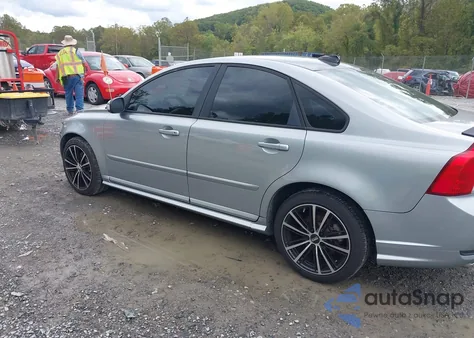 2011 Volvo S40 T5/T5 R-Design из США, поврежденный, VIN YV1672MS3B2535581